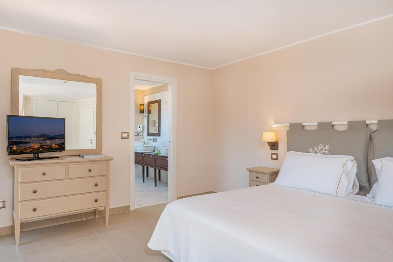 Hotel Cala Lunga La Maddalena  Exterior photo